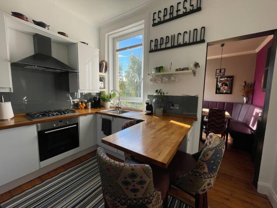 Traditional Apt Close To City Centre & Hampden Glasgow Bagian luar foto