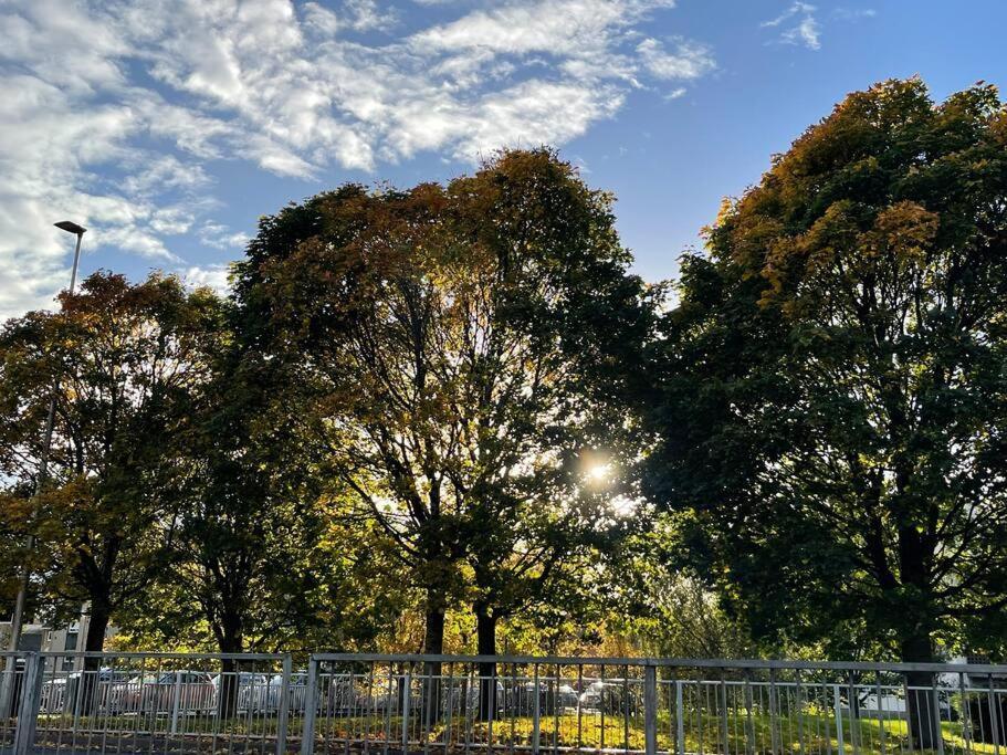 Traditional Apt Close To City Centre & Hampden Glasgow Bagian luar foto