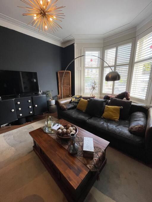 Traditional Apt Close To City Centre & Hampden Glasgow Bagian luar foto